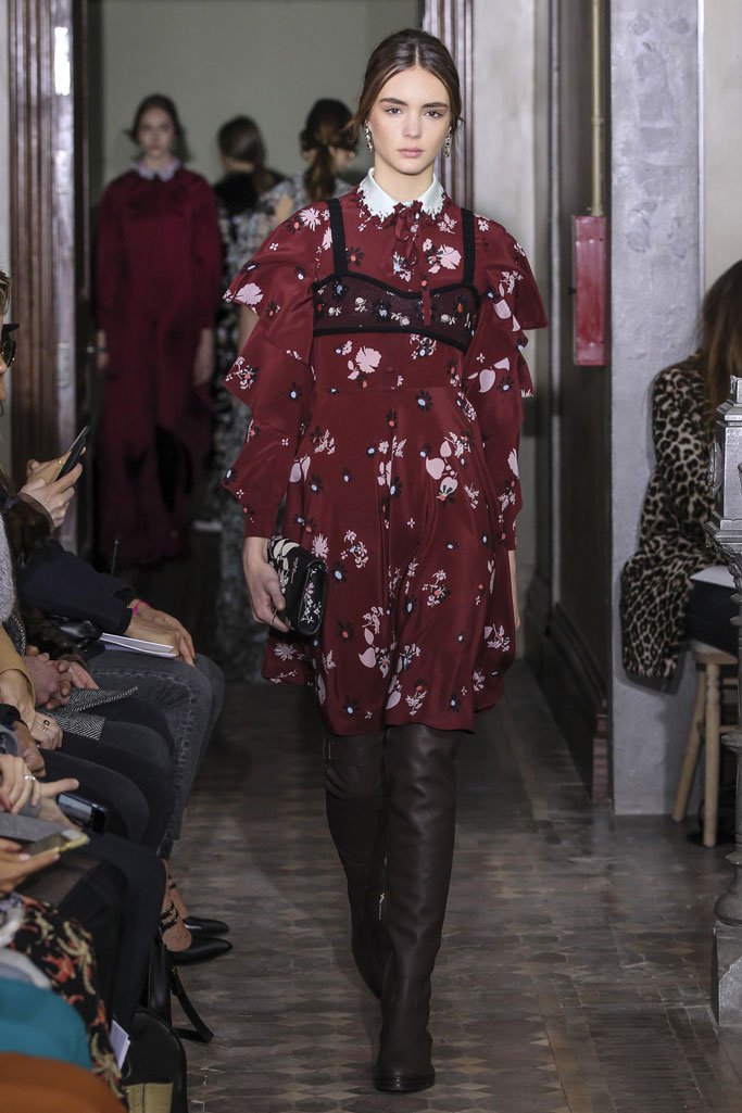 Valentino（华伦天奴）2025纽约时装周女时装秀