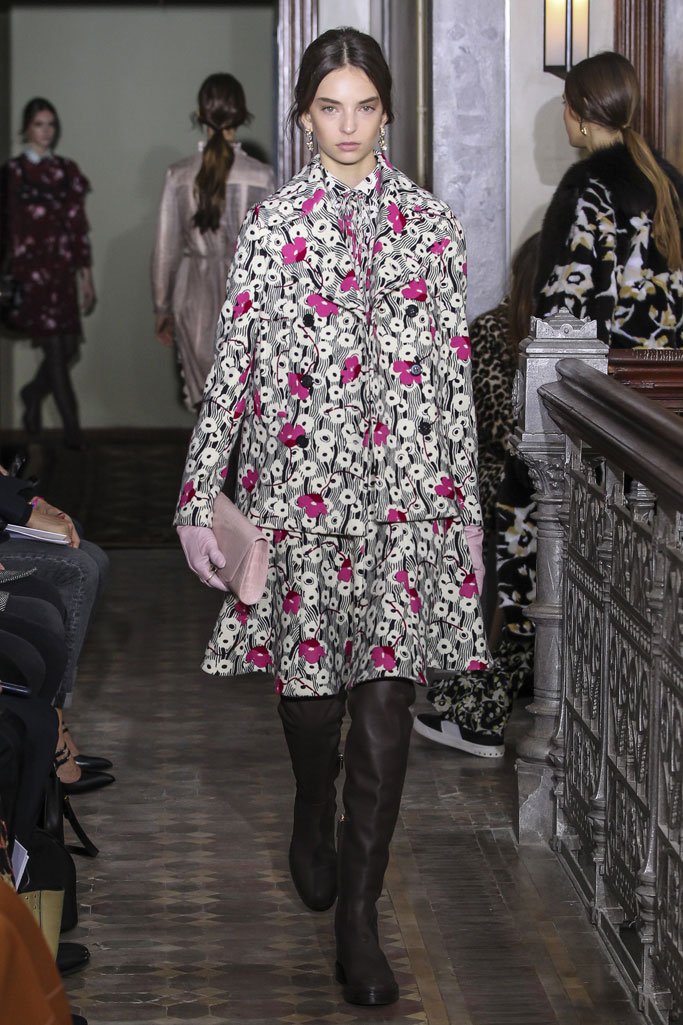 Valentino（华伦天奴）2025纽约时装周女时装秀