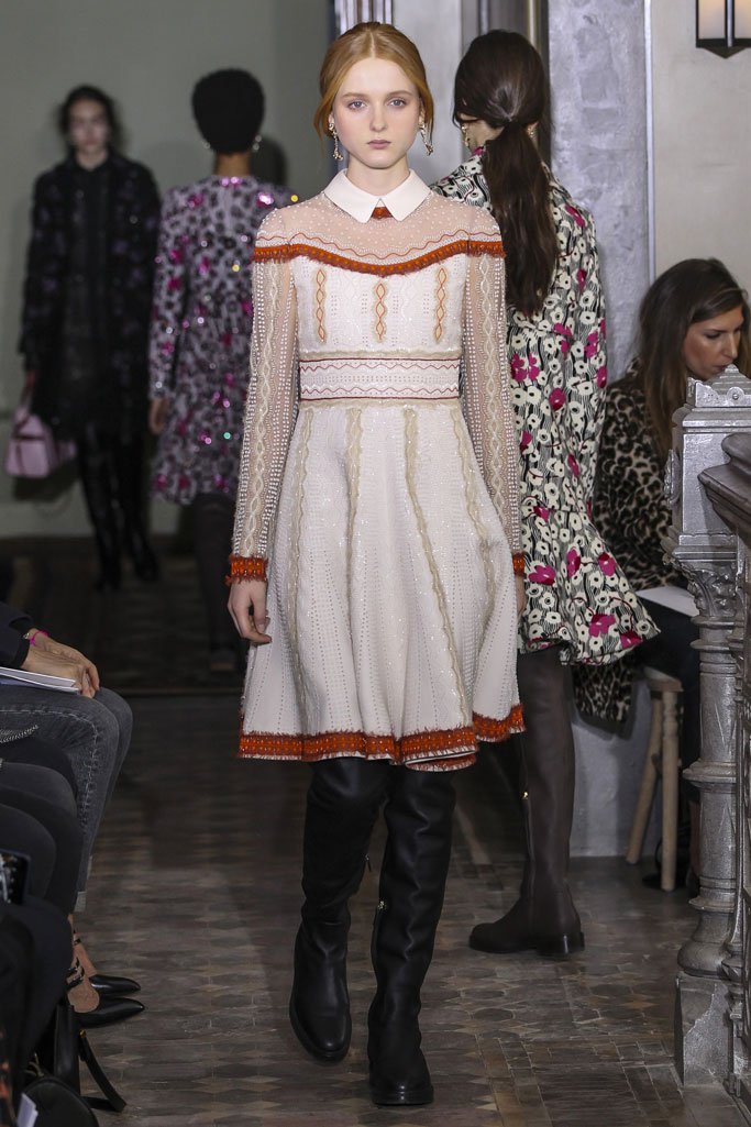 Valentino（华伦天奴）2025纽约时装周女时装秀