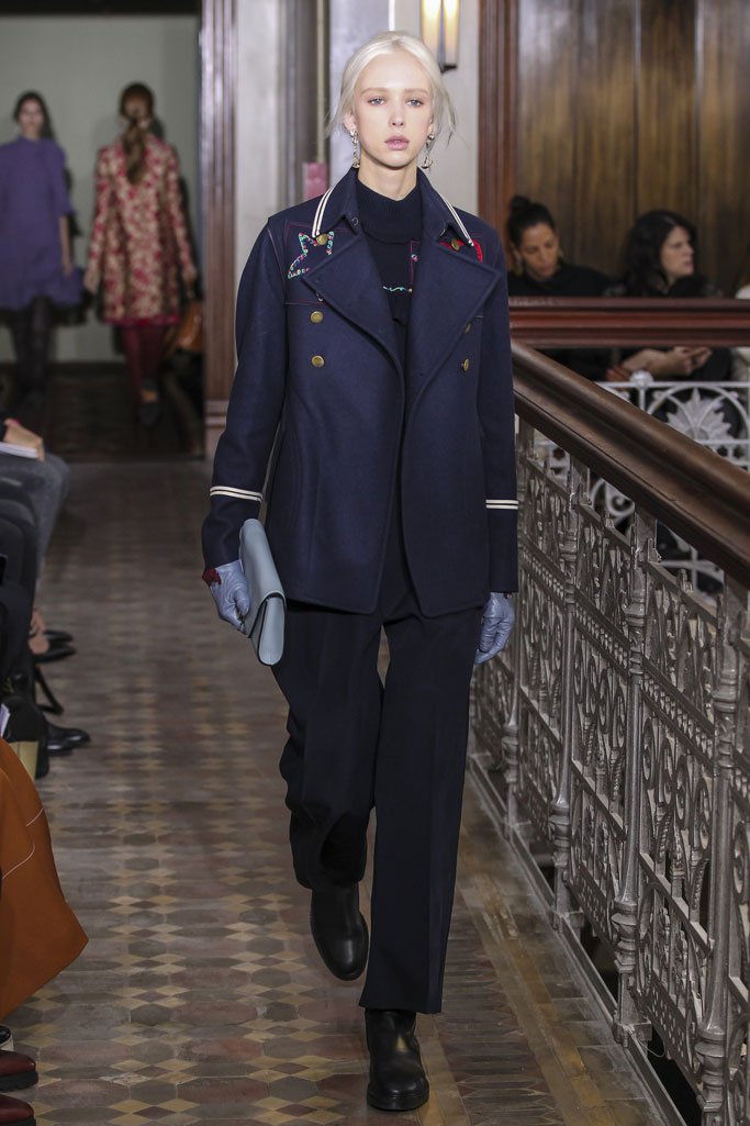 Valentino（华伦天奴）2025纽约时装周女时装秀