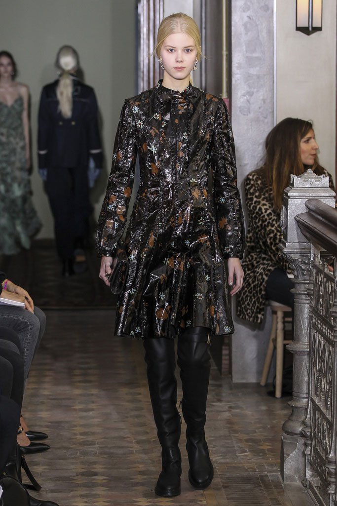 Valentino（华伦天奴）2025纽约时装周女时装秀