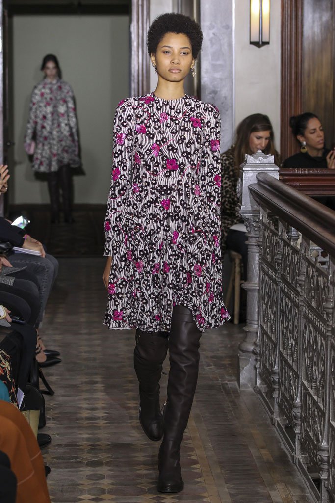 Valentino（华伦天奴）2025纽约时装周女时装秀