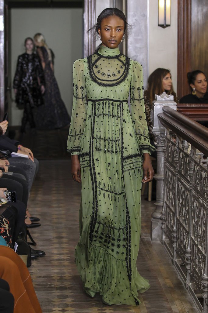 Valentino（华伦天奴）2025纽约时装周女时装秀