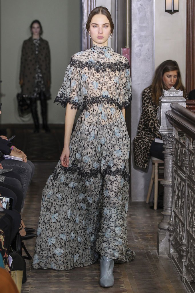 Valentino（华伦天奴）2025纽约时装周女时装秀