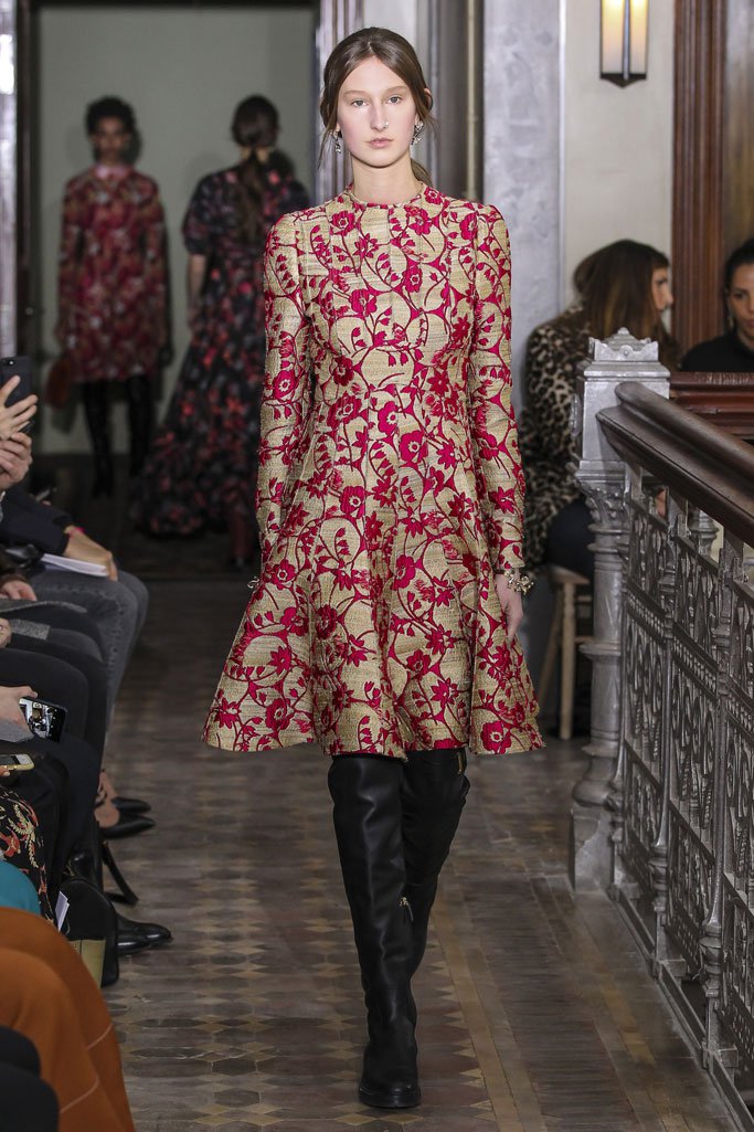 Valentino（华伦天奴）2025纽约时装周女时装秀