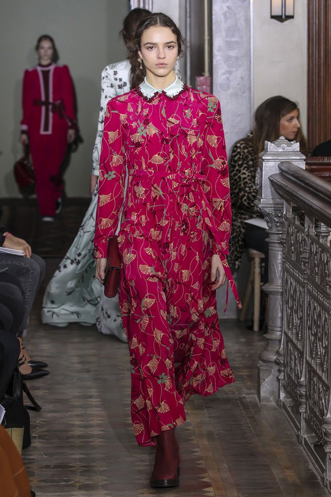 Valentino（华伦天奴）2025纽约时装周女时装秀