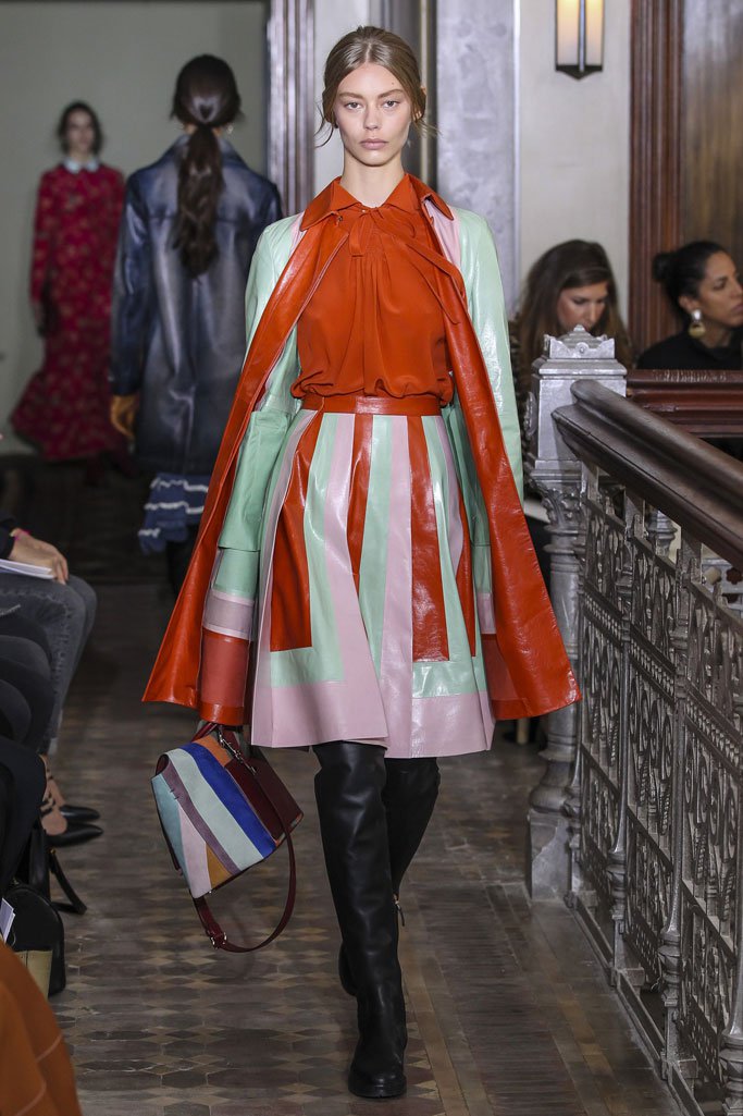 Valentino（华伦天奴）2025纽约时装周女时装秀