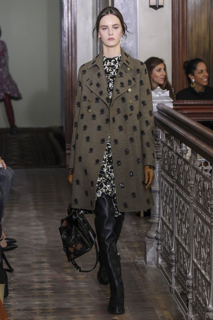 Valentino（华伦天奴）2025纽约时装周女时装秀