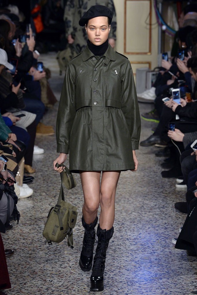 Moschino（莫斯奇诺）2025米兰时装周男装秀