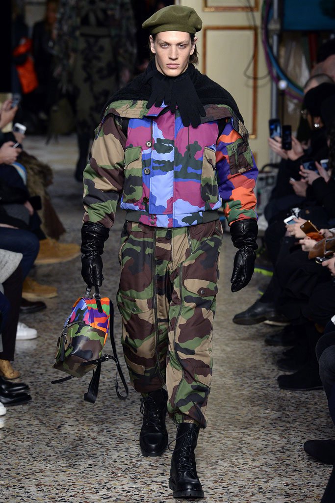 Moschino（莫斯奇诺）2025米兰时装周男装秀