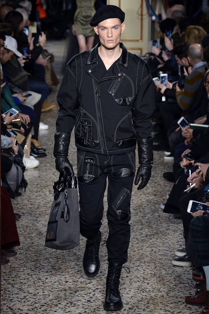 Moschino（莫斯奇诺）2025米兰时装周男装秀