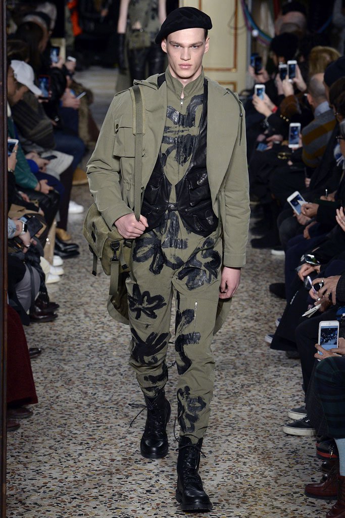 Moschino（莫斯奇诺）2025米兰时装周男装秀