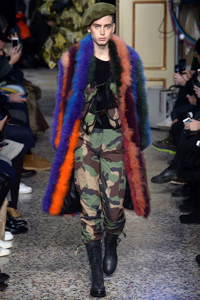 Moschino（莫斯奇诺）2025米兰时装周男装秀