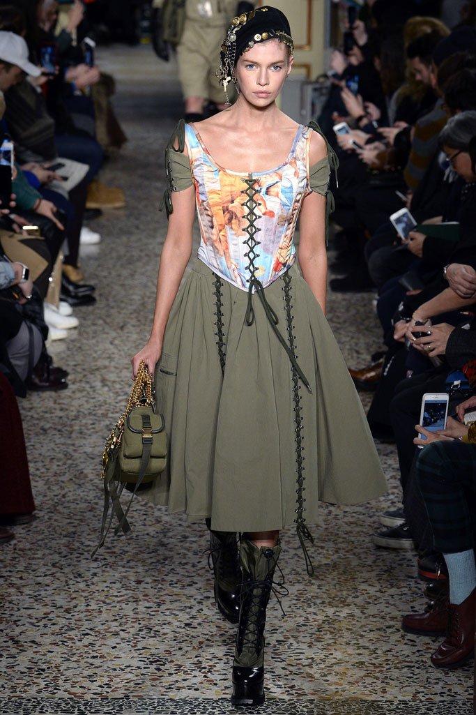 Moschino（莫斯奇诺）2025米兰时装周男装秀