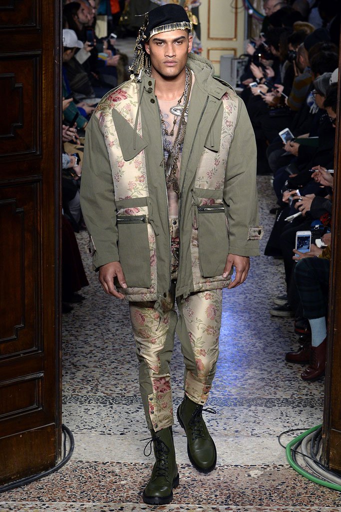 Moschino（莫斯奇诺）2025米兰时装周男装秀