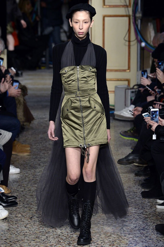 Moschino（莫斯奇诺）2025米兰时装周男装秀