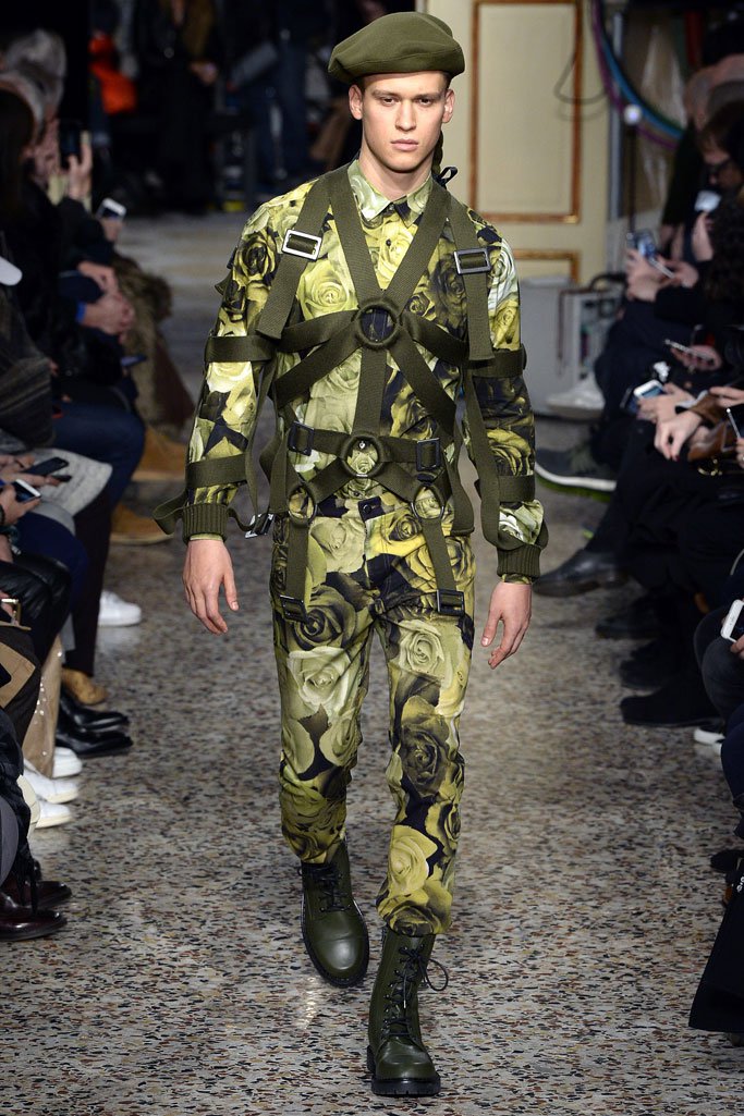 Moschino（莫斯奇诺）2025米兰时装周男装秀