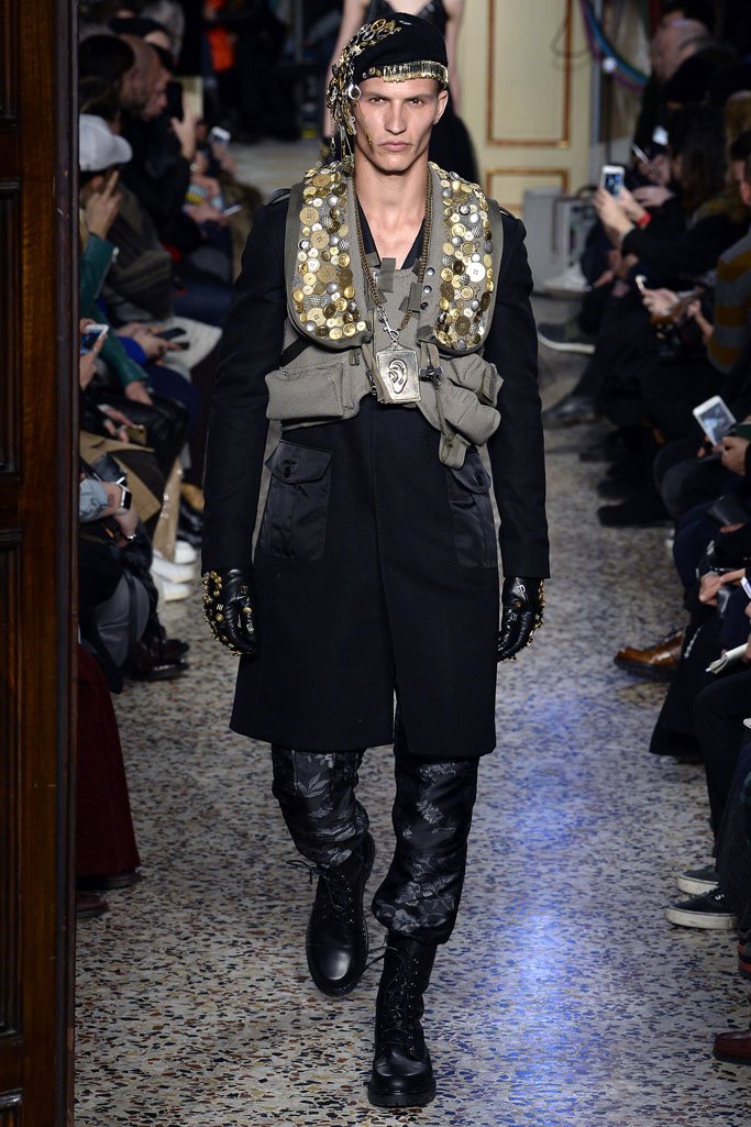 Moschino（莫斯奇诺）2025米兰时装周男装秀