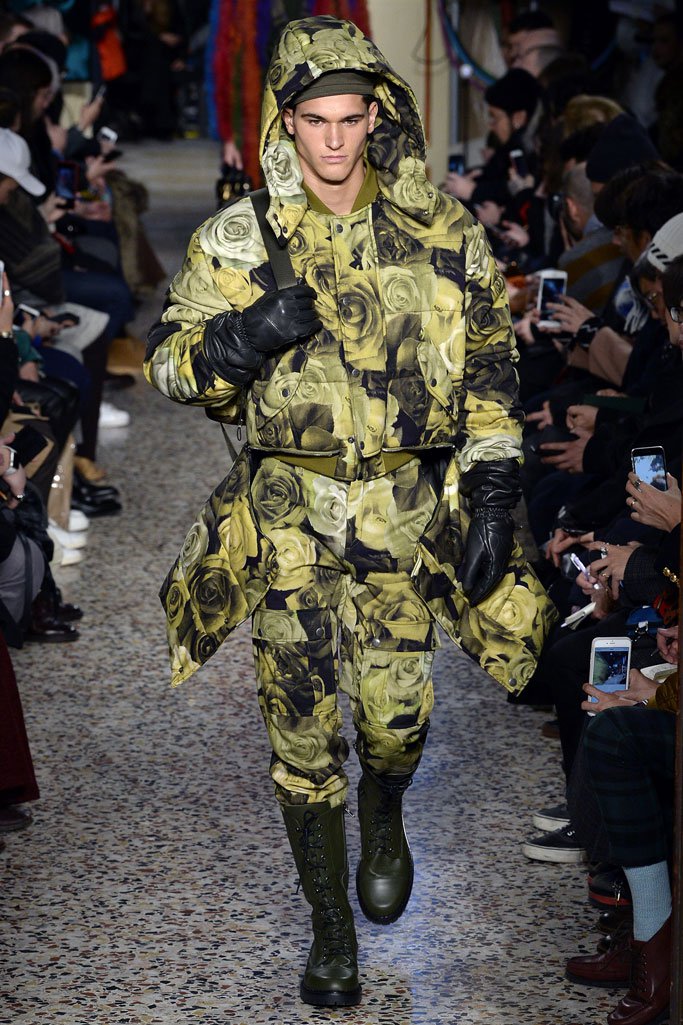 Moschino（莫斯奇诺）2025米兰时装周男装秀