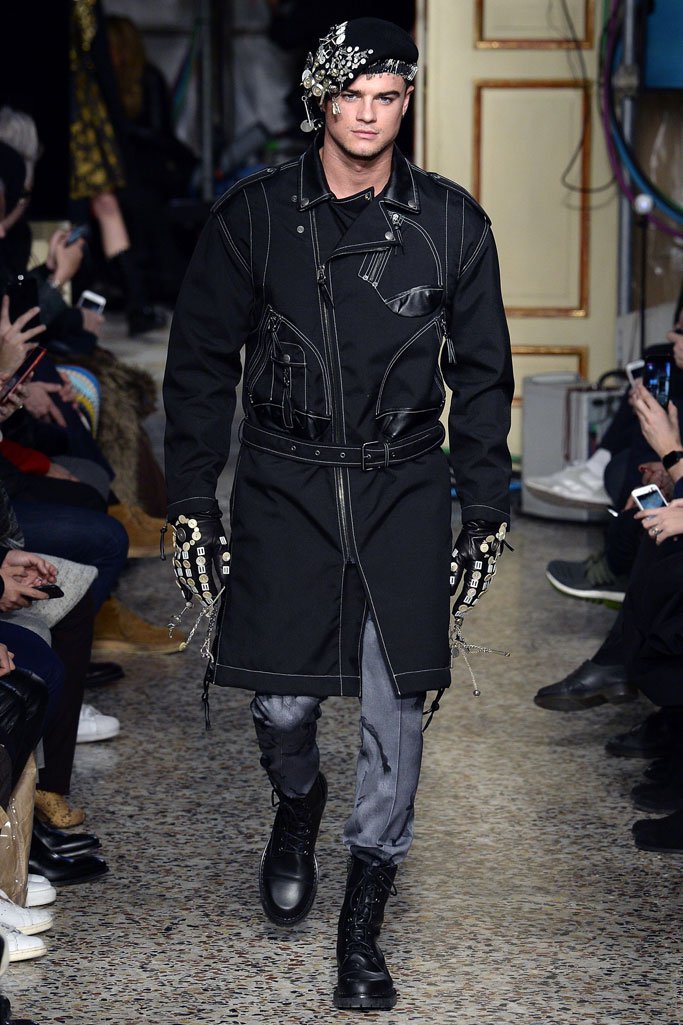 Moschino（莫斯奇诺）2025米兰时装周男装秀