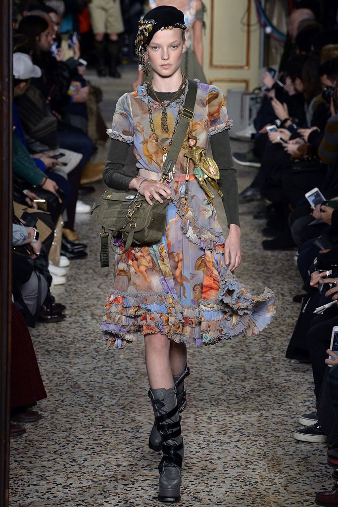 Moschino（莫斯奇诺）2025米兰时装周男装秀