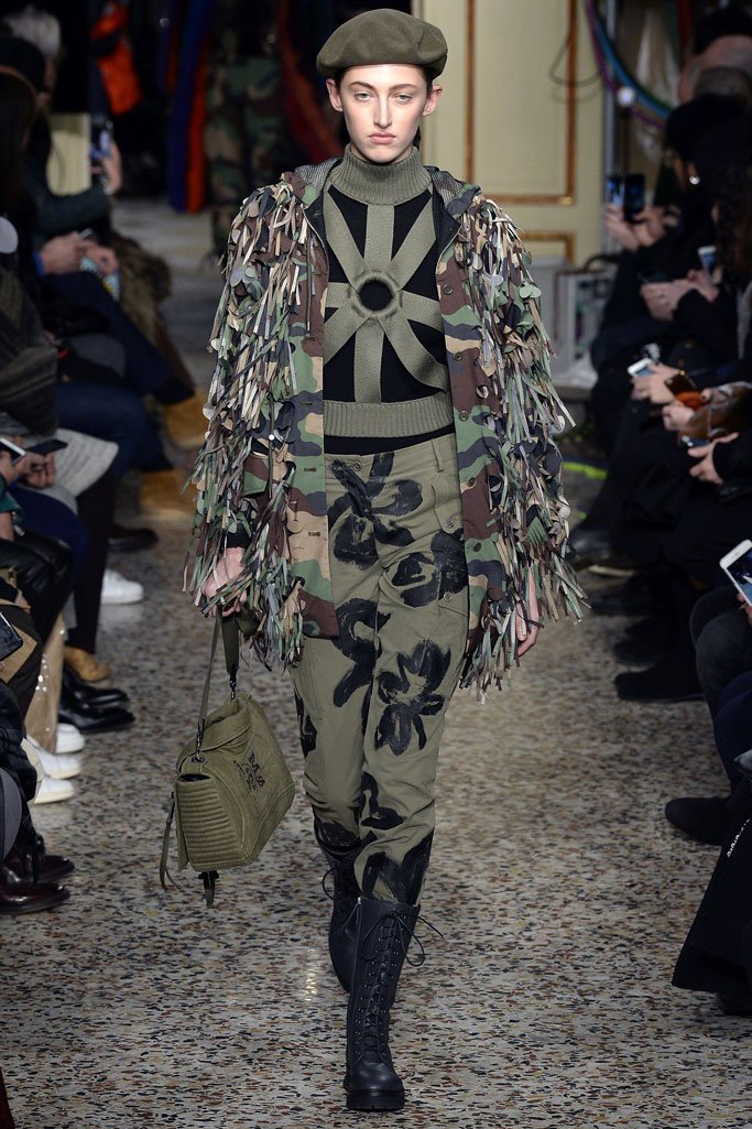 Moschino（莫斯奇诺）2025米兰时装周男装秀