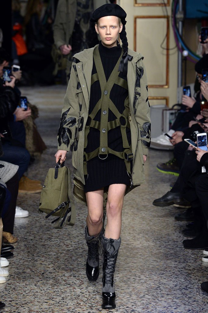 Moschino（莫斯奇诺）2025米兰时装周男装秀