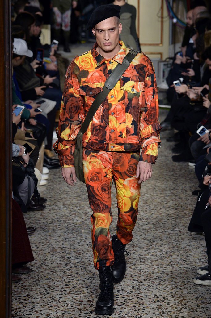 Moschino（莫斯奇诺）2025米兰时装周男装秀