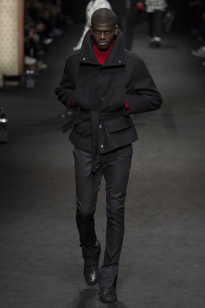 Versace（范思哲）2025米兰时装周秋冬男装秀