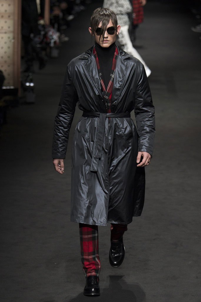 Versace（范思哲）2025米兰时装周秋冬男装秀