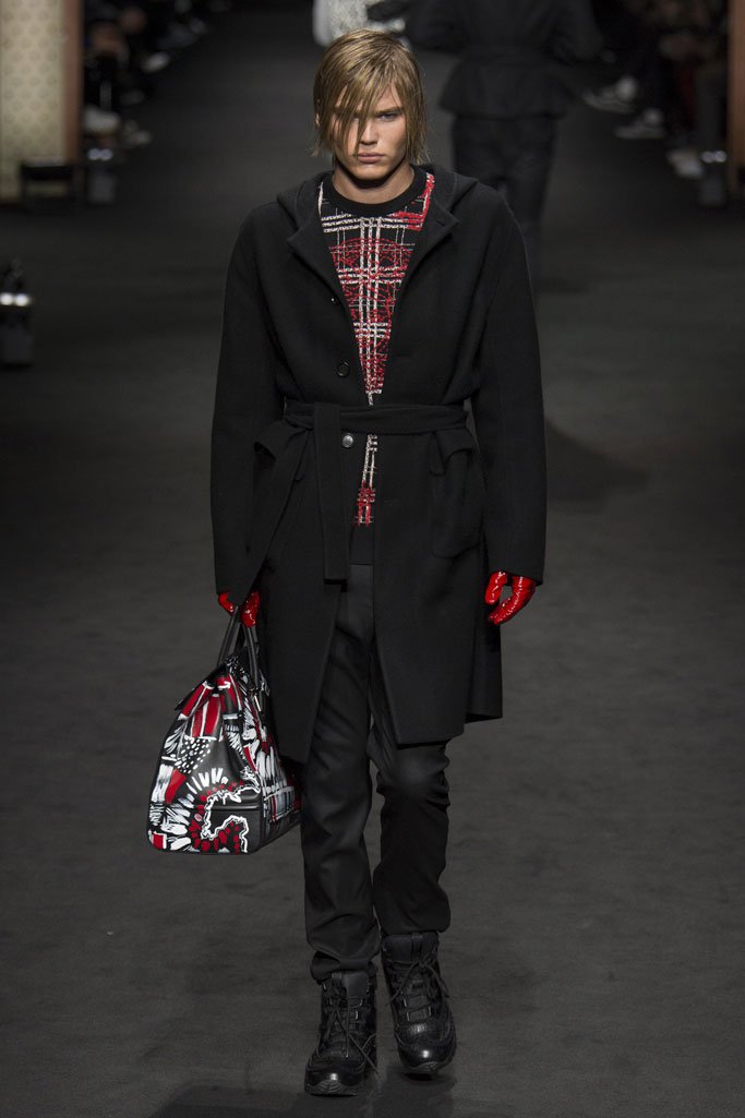Versace（范思哲）2025米兰时装周秋冬男装秀