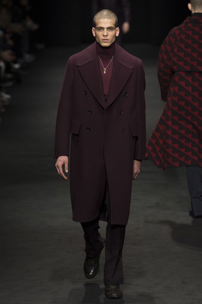 Versace（范思哲）2025米兰时装周秋冬男装秀