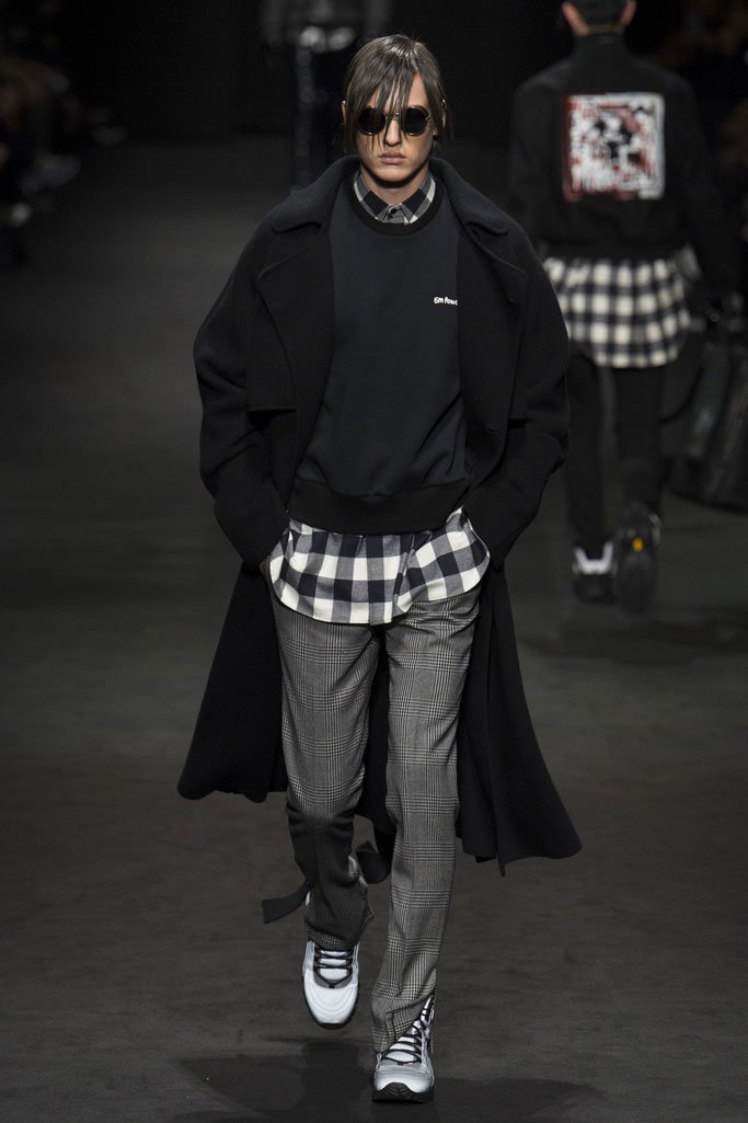 Versace（范思哲）2025米兰时装周秋冬男装秀