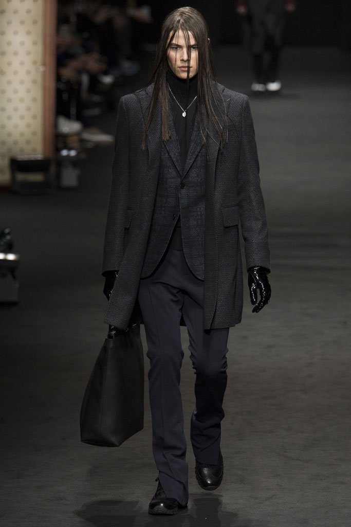 Versace（范思哲）2025米兰时装周秋冬男装秀