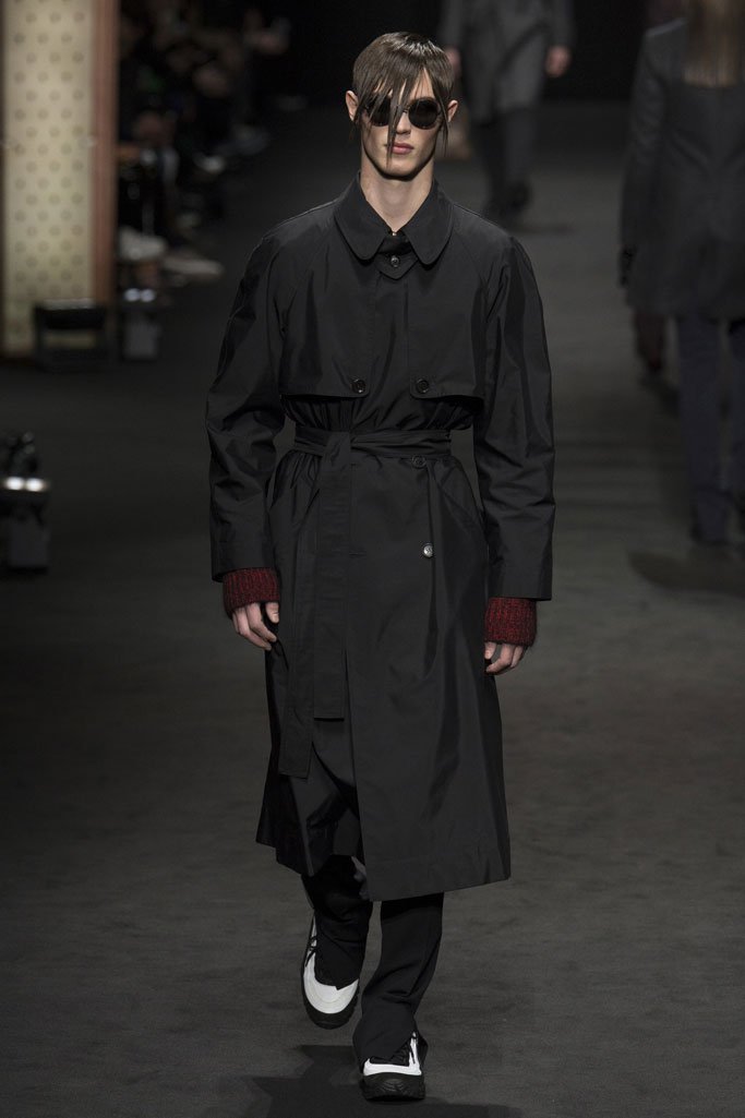 Versace（范思哲）2025米兰时装周秋冬男装秀