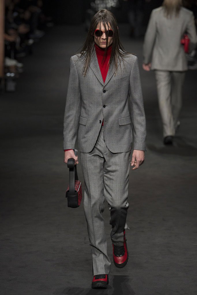 Versace（范思哲）2025米兰时装周秋冬男装秀
