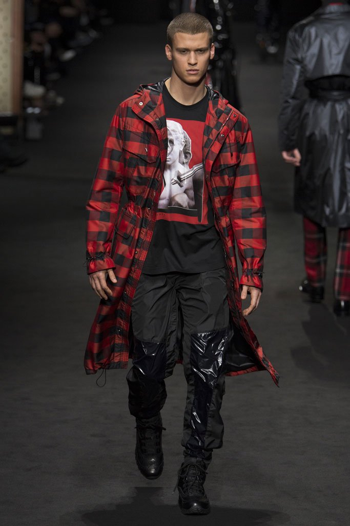 Versace（范思哲）2025米兰时装周秋冬男装秀