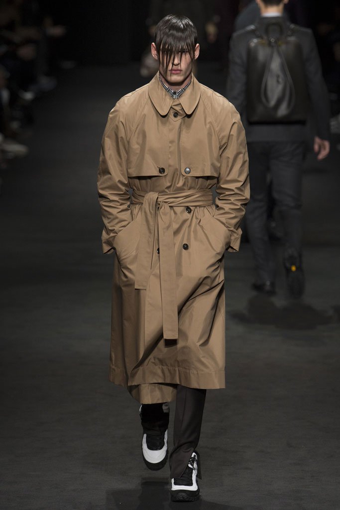 Versace（范思哲）2025米兰时装周秋冬男装秀