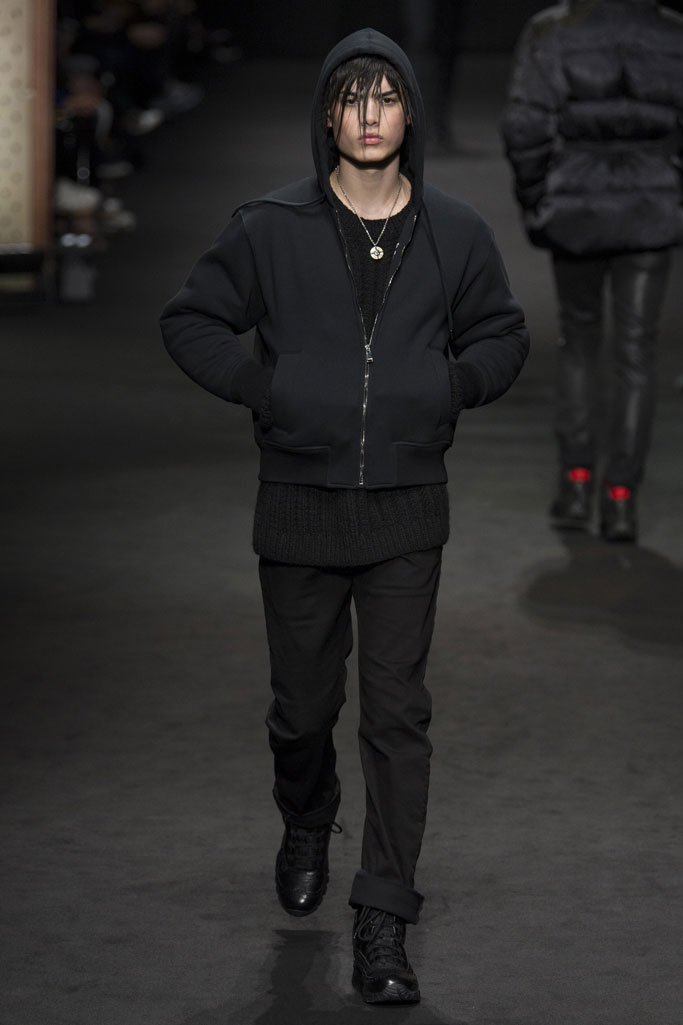 Versace（范思哲）2025米兰时装周秋冬男装秀