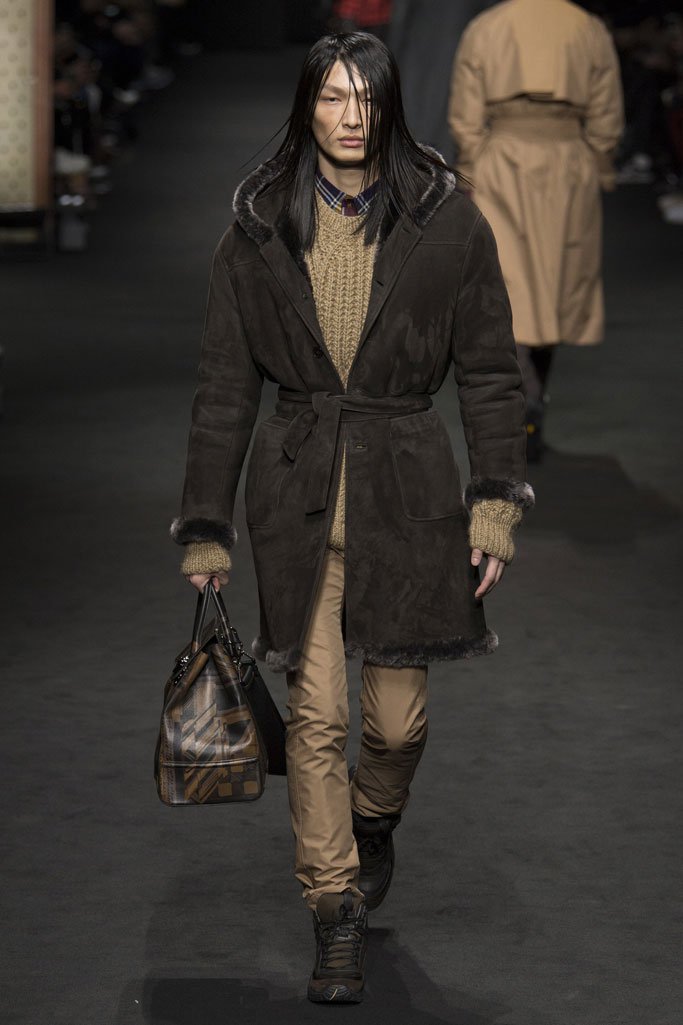 Versace（范思哲）2025米兰时装周秋冬男装秀