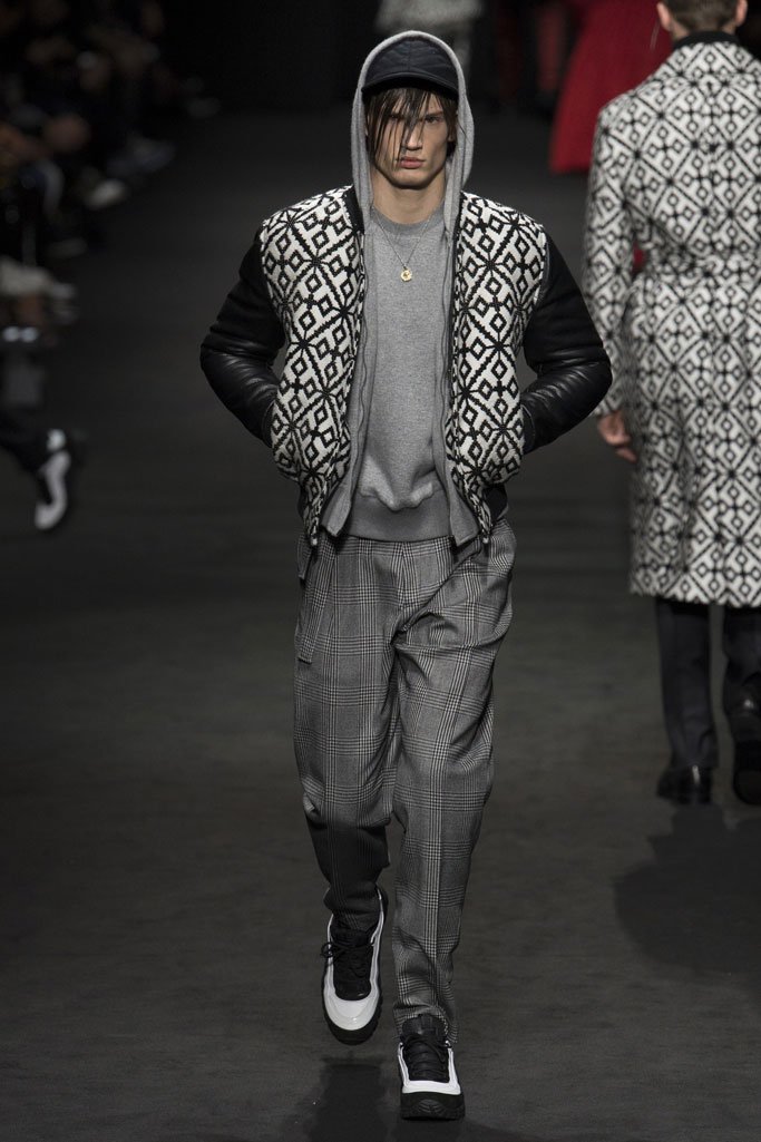 Versace（范思哲）2025米兰时装周秋冬男装秀