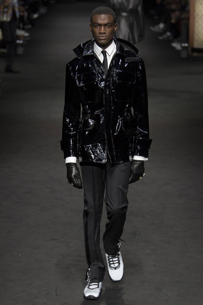 Versace（范思哲）2025米兰时装周秋冬男装秀