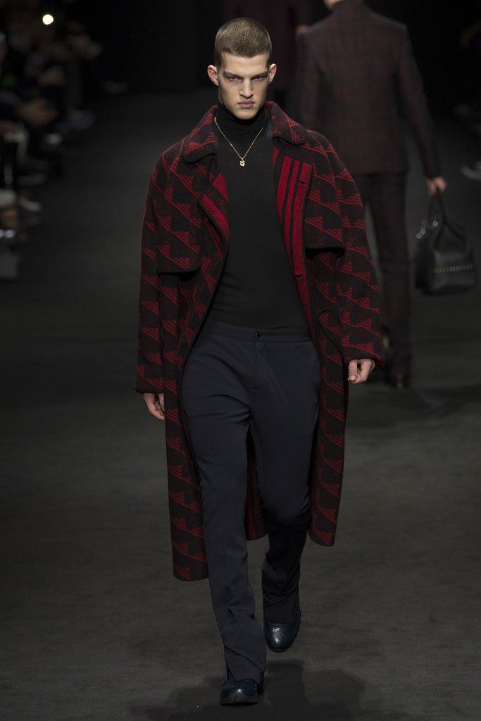 Versace（范思哲）2025米兰时装周秋冬男装秀