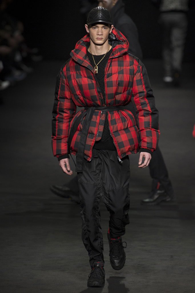 Versace（范思哲）2025米兰时装周秋冬男装秀