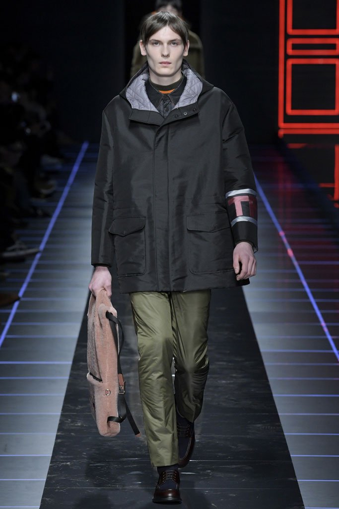 Fendi（芬迪）2025米兰时装周男装秀