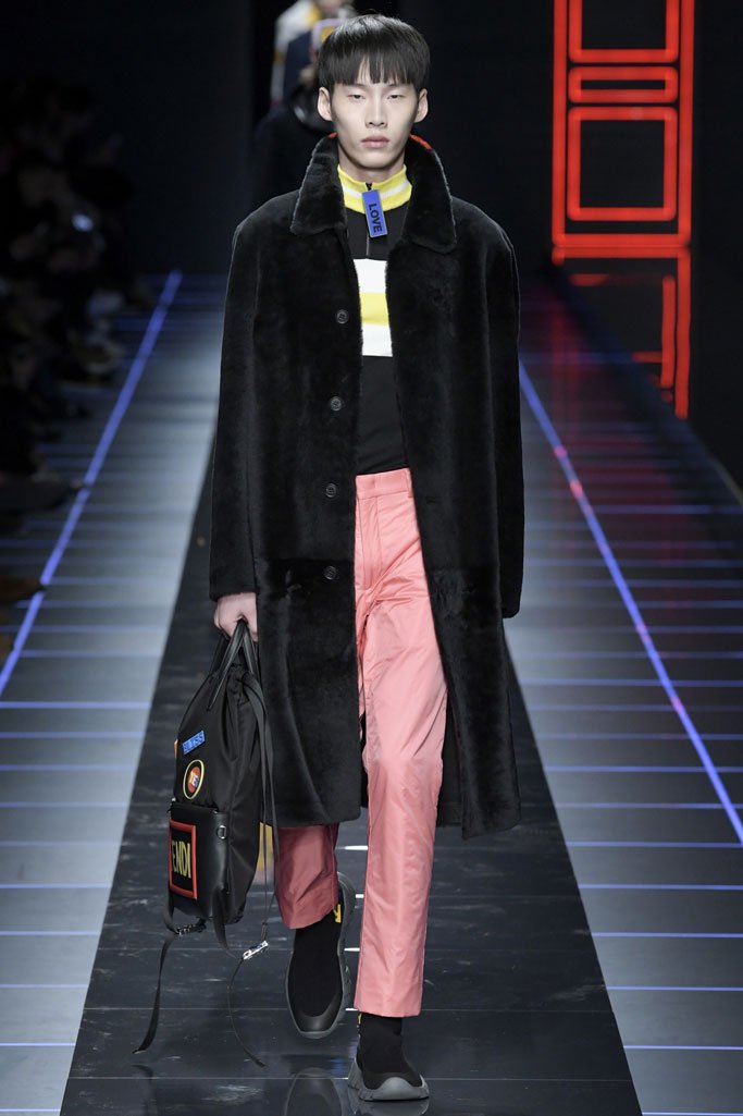 Fendi（芬迪）2025米兰时装周男装秀
