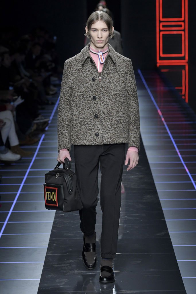 Fendi（芬迪）2025米兰时装周男装秀