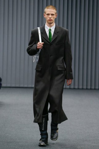 Balenciaga（巴黎世家）2025巴黎时装周男装秀