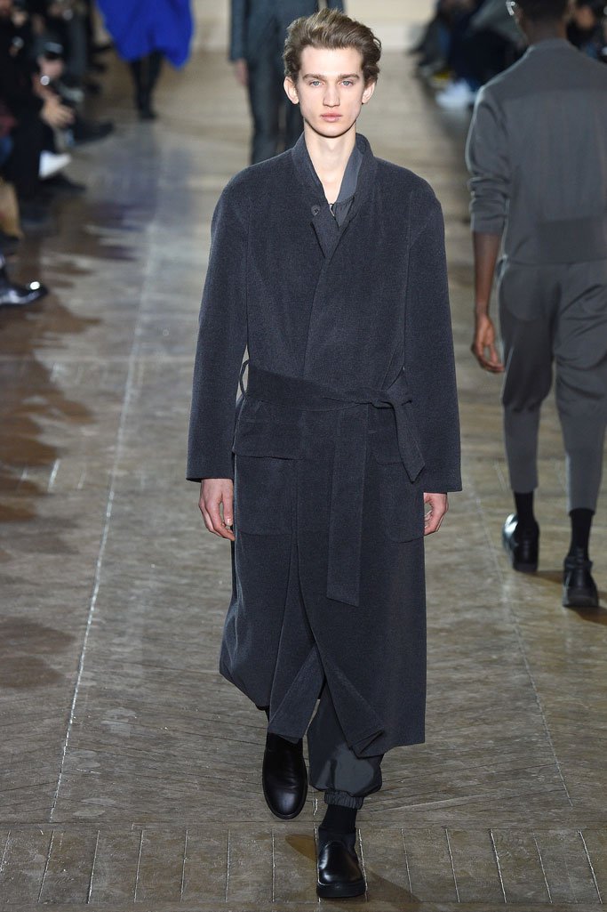 Issey Miyake（三宅一生）2025巴黎时装周男装秀