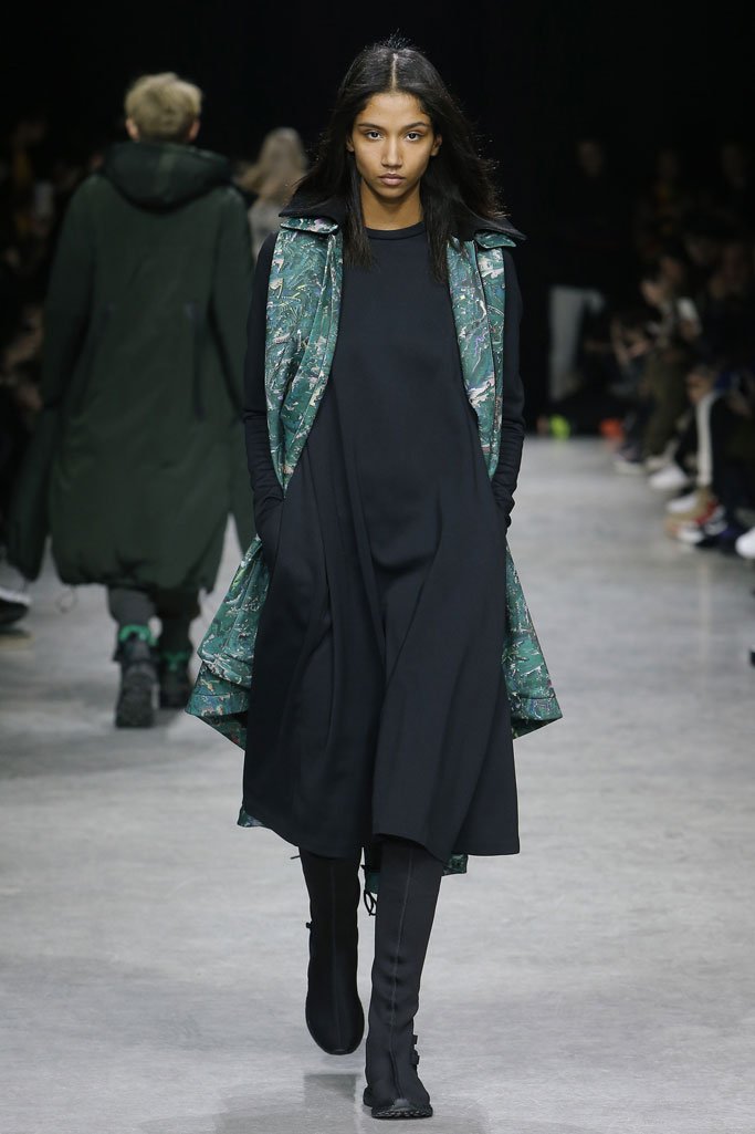 Y-3 2025巴黎时装周秋冬男装秀